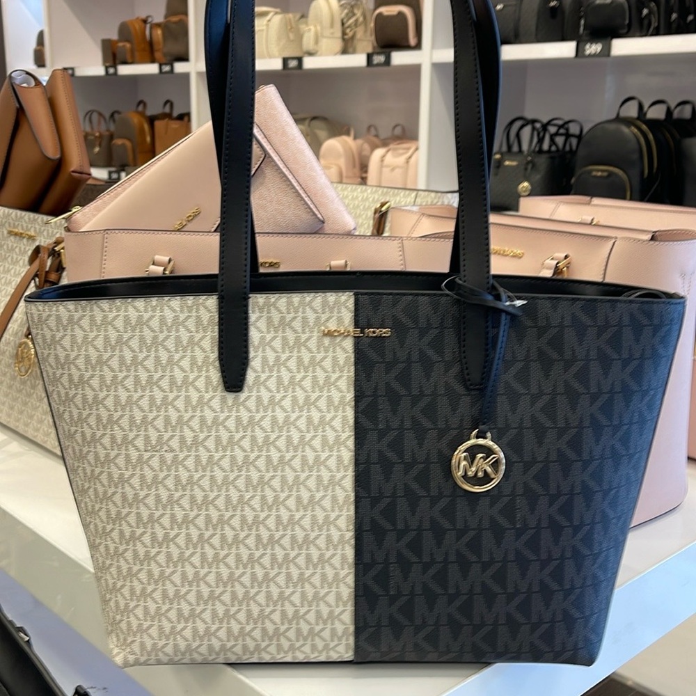 Michael Kors Jet Set Medium Two-Tone Logo Tote Shoulder Bag
BLACK COMBO
NWT - Picture 9 of 16